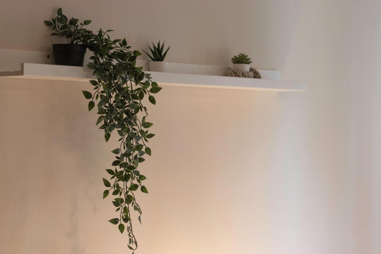 Port Apartment *